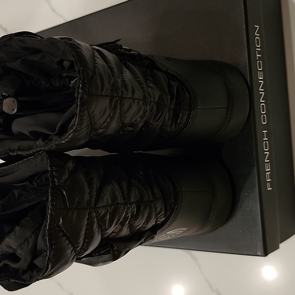Reduced $ The North Face Boots - Picture 8 of 14